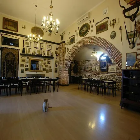 Karczma Rzym Han/Misafirhane 3*